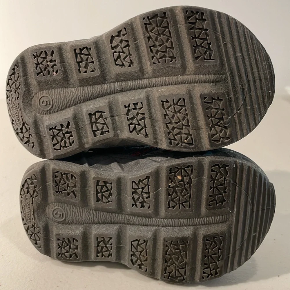 EUC Oshkosh B’gosh Velcro Toddler Water Shoe Sandals, Size 5